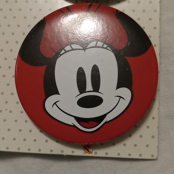 Disney Minnie Mouse button pin set - Picture 4 of 6